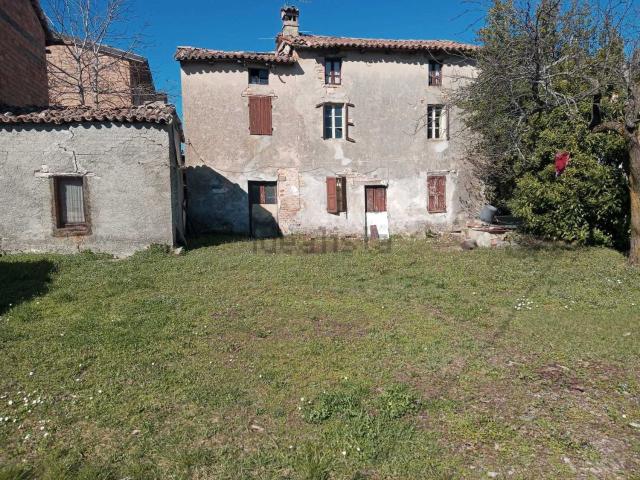 Rustico in vendita a Lugagnano Val D'arda, Reggio Emilia