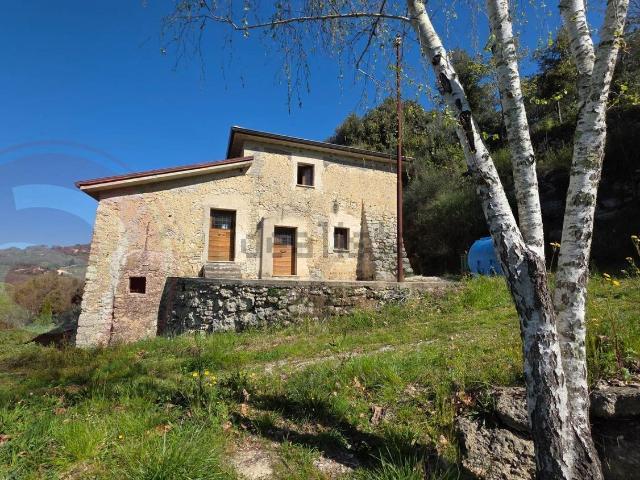 Rustico in vendita a Santopadre, Lazio