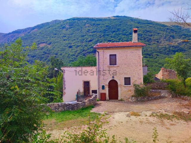 Rustico in vendita a Ortona Dei Marsi, Abruzzo