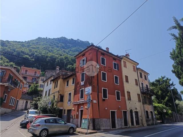 Rustico in vendita a Garda, Verona
