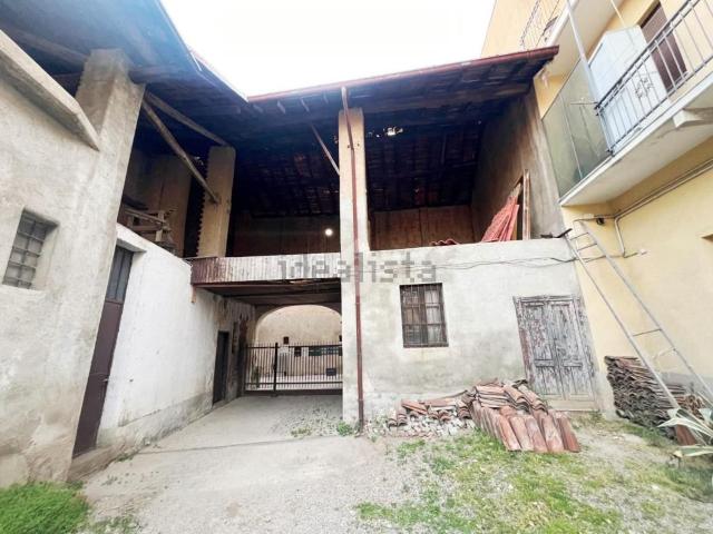 Rustico in vendita a Turate, Lombardia