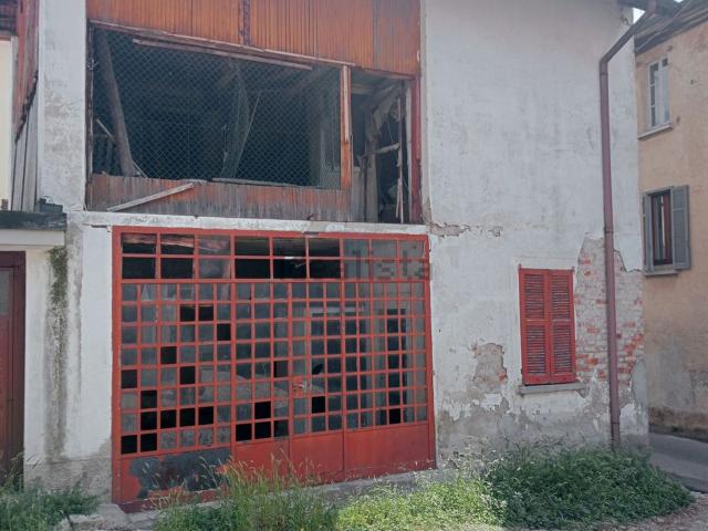 Rustico in vendita a Fenegrò, Como