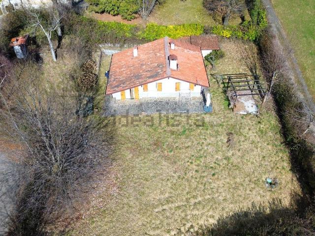 Rustico in vendita a Rovetta, Lombardia