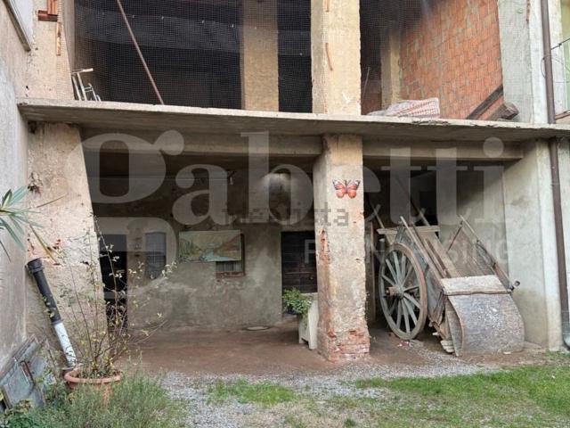 Rustico in vendita a Turate, Lombardia