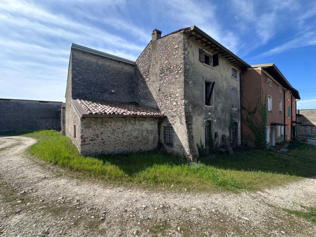 Rustico in vendita a Valeggio Sul Mincio, Veneto