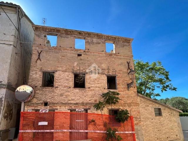 Rustico in vendita a Trecastelli, Marche