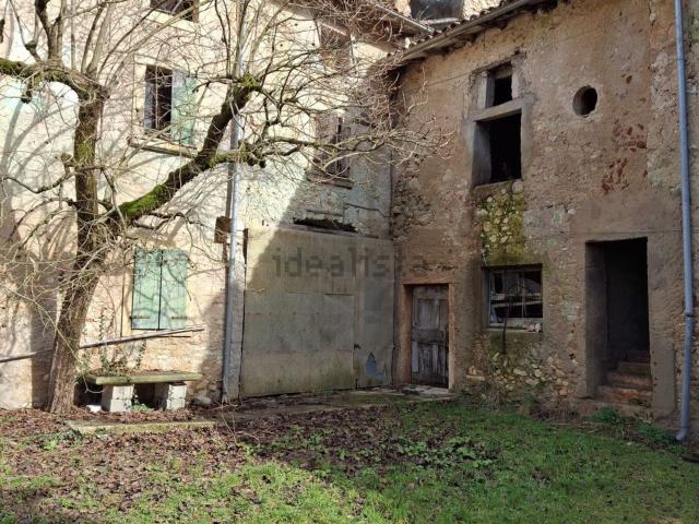 Rustico in vendita a Badia Calavena, Veneto