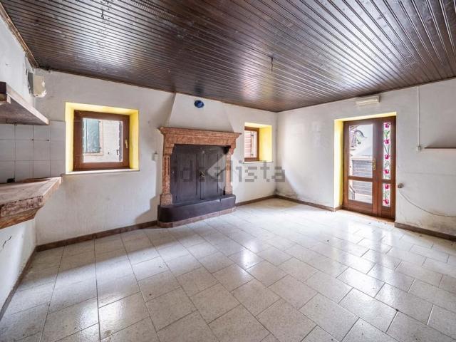 Rustico in vendita a Roverè Veronese, Veneto