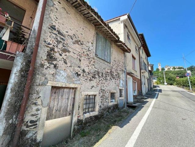 Rustico in vendita a Trissino, Veneto