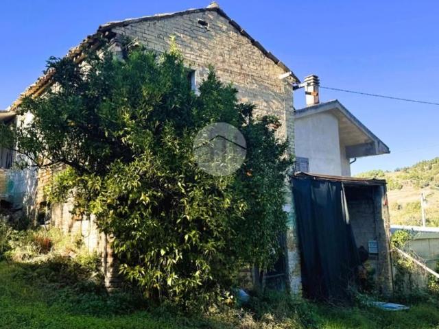 Rustico in vendita a Zona Industriale Bore Tesino, Marche