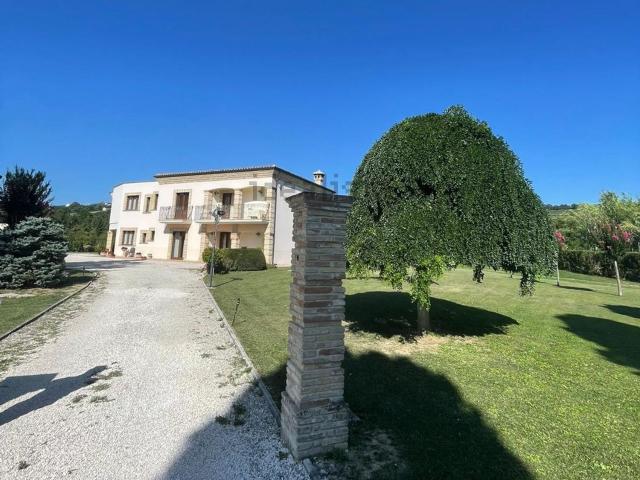 Rustico in vendita a Bucchianico, Abruzzo