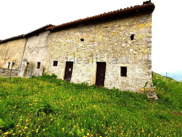 Rustico in vendita a Comunità Montana della Valle Brembana, Dossena