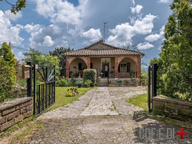 Rustico in vendita a Unione di Comuni Montani Colline del Fiora, Sorano