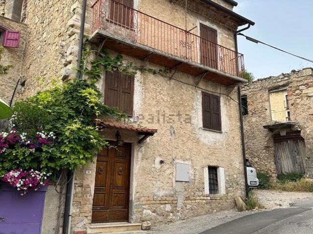 Rustico in vendita a Avezzano, Abruzzo
