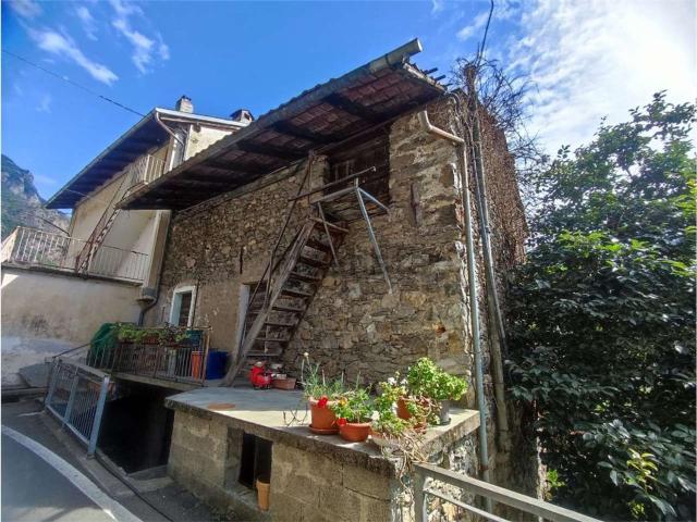 Rustico in vendita a Pont Saint Martin, Aosta