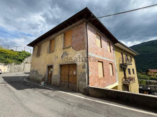 Rustico in vendita a Endine Gaiano, Lombardia
