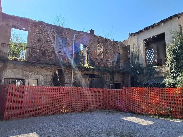 Rustico in vendita a Figino Serenza, Lombardia