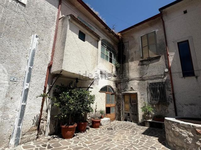 Rustico in vendita a Cervinara, Campania