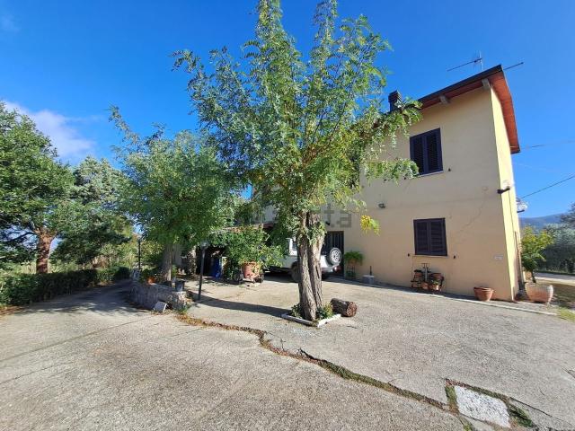 Rustico in vendita a Alviano, Umbria