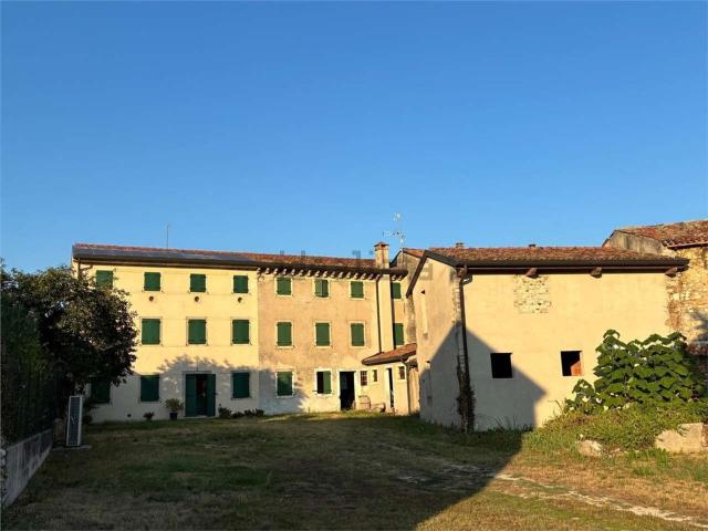 Rustico in vendita a Colle Umberto, Veneto