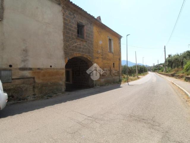 Rustico in vendita a Castel Morrone, Campania
