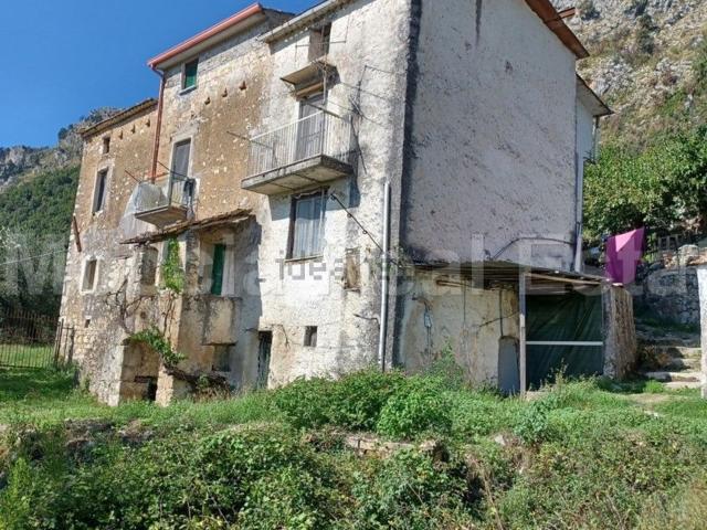 Rustico in vendita a Spigno Saturnia, Lazio