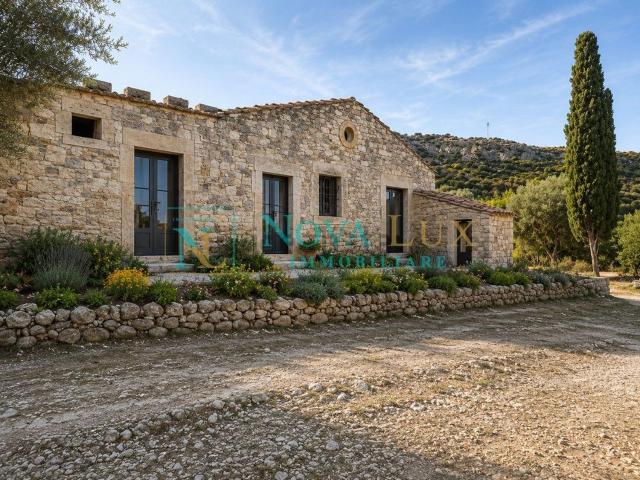 Rustico in vendita a Cava D'aliga, Sicilia