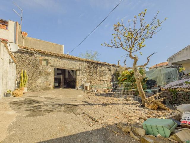 Rustico in vendita a Belpasso, Sicilia