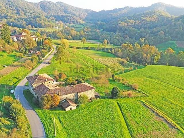 Rustico in vendita a Caprino Bergamasco, Lombardia