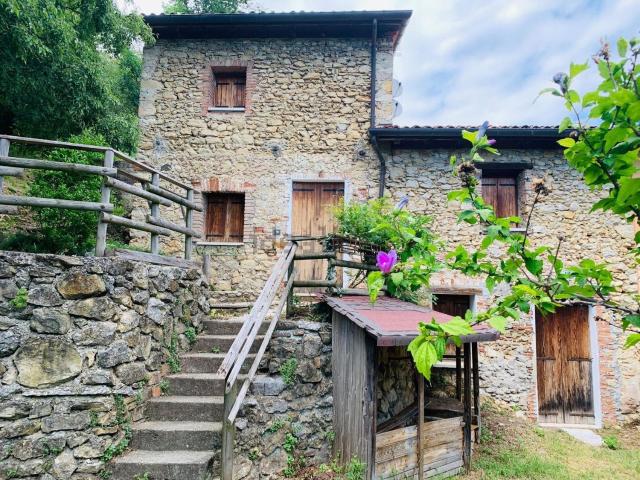 Rustico in vendita a Valrovina, Bassano del Grappa