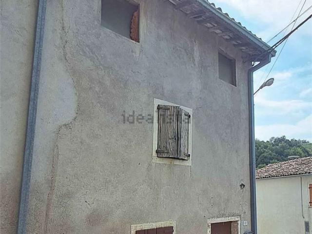Rustico in vendita a Badia Calavena, Verona