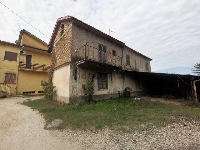 Rustico in vendita a Aquino, Frosinone