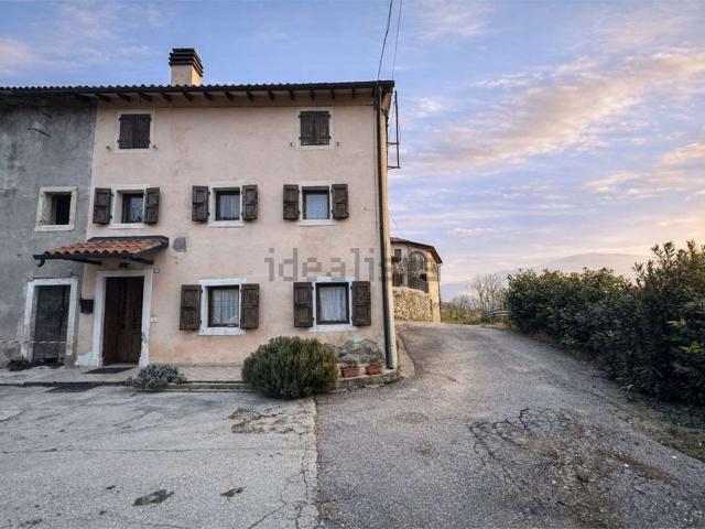 Rustico in vendita a Montecchia Di Crosara, Veneto