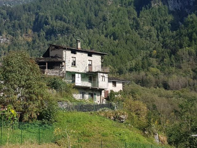 Rustico in vendita a Lanzada, Lombardia