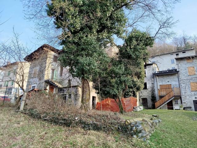 Rustico in vendita a Faedo, Lombardia