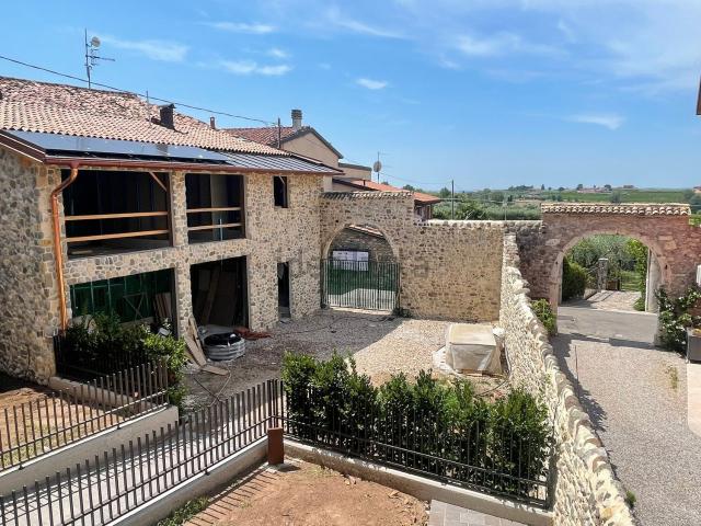 Rustico in vendita a Modena, Bardolino