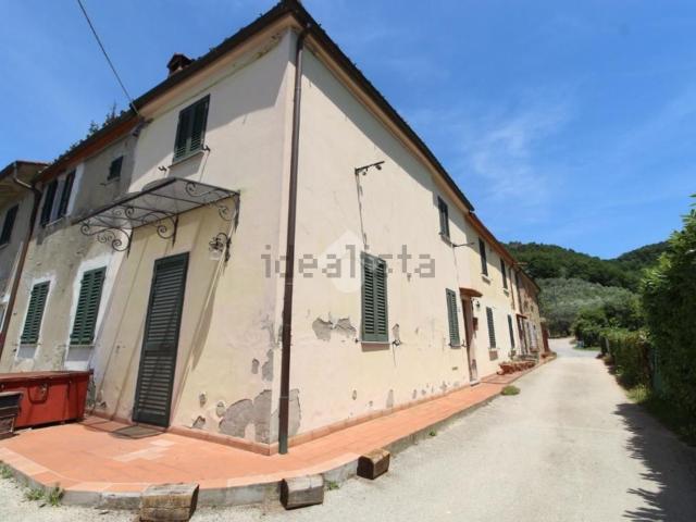 Rustico in vendita a Lamporecchio, Toscana