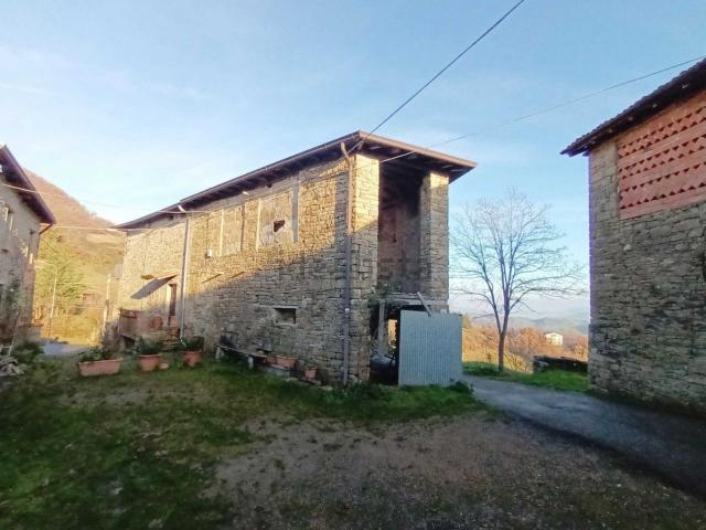 Rustico in vendita a Appennino Reggiano, Re