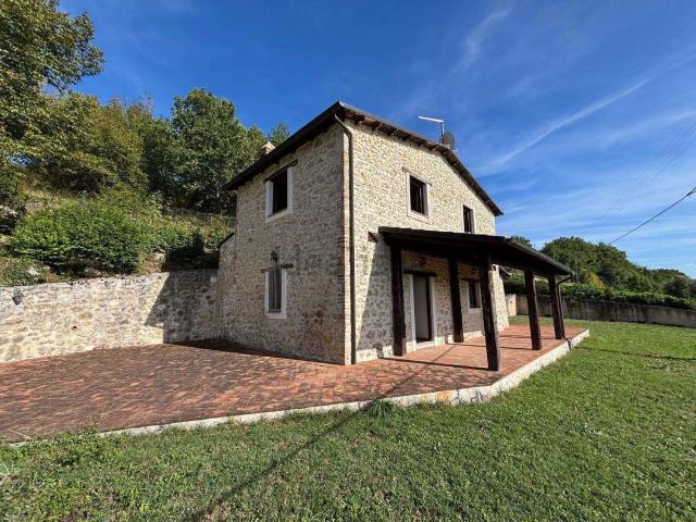 Rustico in vendita a Rocca Sinibalda, Lazio