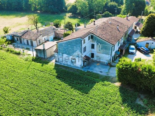 Rustico in vendita a Bagnolo San Vito, Lombardia