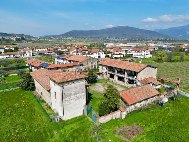 Rustico in vendita a Adro, Lombardia