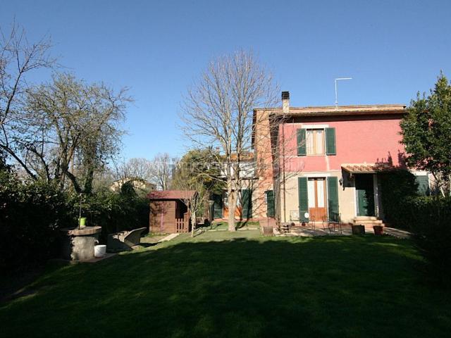 Rustico in vendita a Zona Artigianale Montepulciano Stazione, Montepulciano