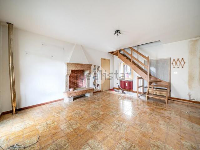 Rustico in vendita a Roverè Veronese, Veneto