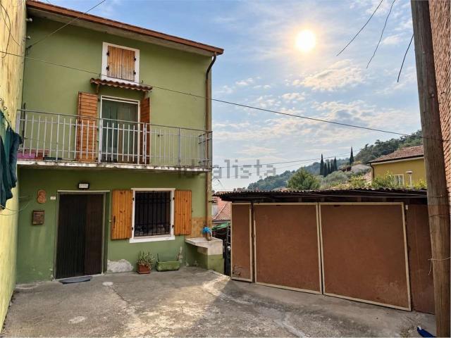 Rustico in vendita a Monteforte d'Alpone, Verona