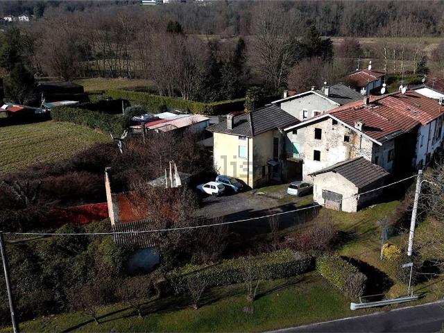 Rustico in vendita a Uggiate Trevano, Lombardia