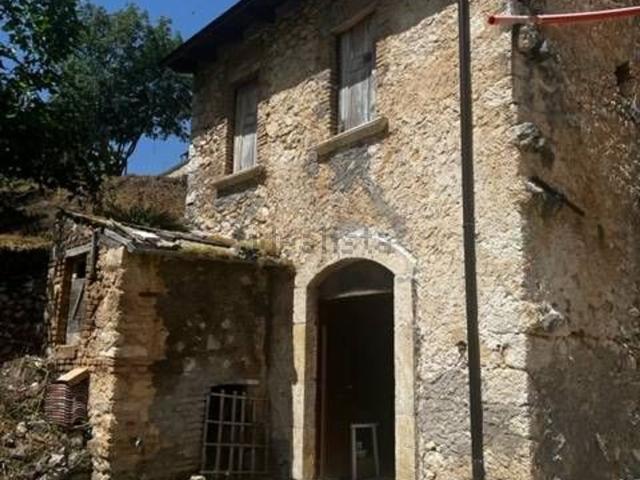 Rustico in vendita a Magliano De' Marsi, Abruzzo