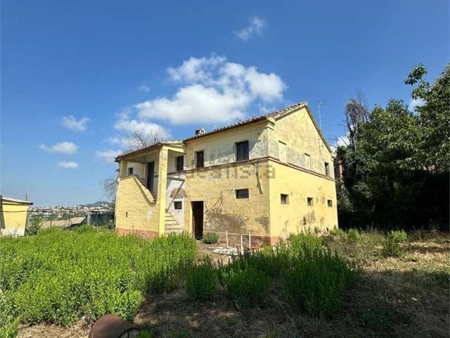 Rustico in vendita a San Sabino, Osimo