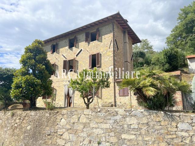 Rustico in vendita a Camaiore, Toscana