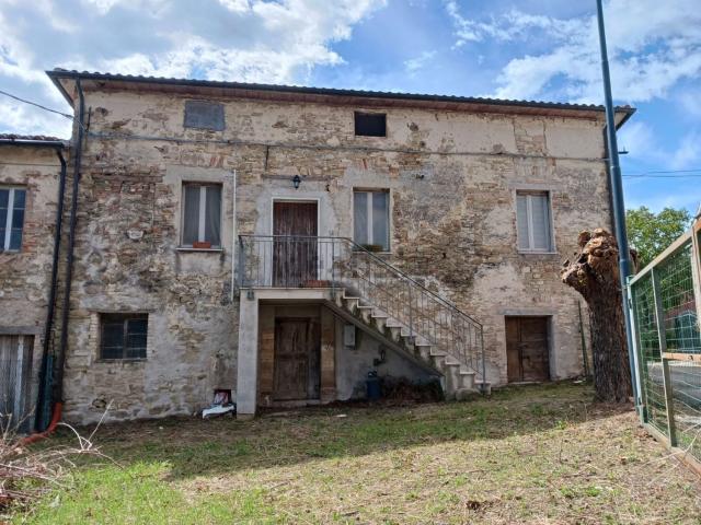 Rustico in vendita a Strada, Marche