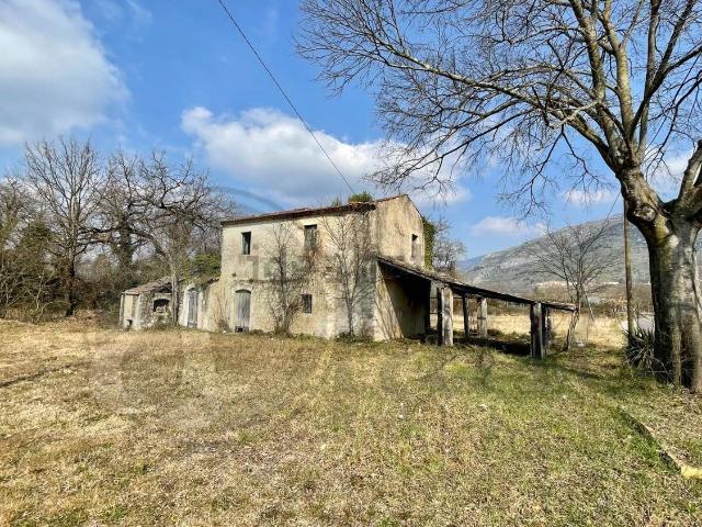 Rustico in vendita a Roccasecca, Lazio